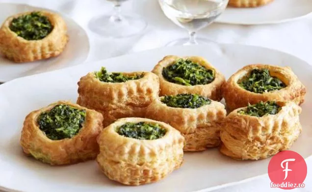 Buzunare de patiserie cu puf de brânză și spanac
