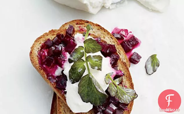 Toasturi glazurate cu sfeclă și Burrata