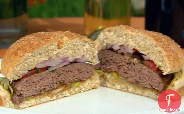 Burgeri Masala cu sos de tamarind picant și aromă de ceapă roșie-mentă