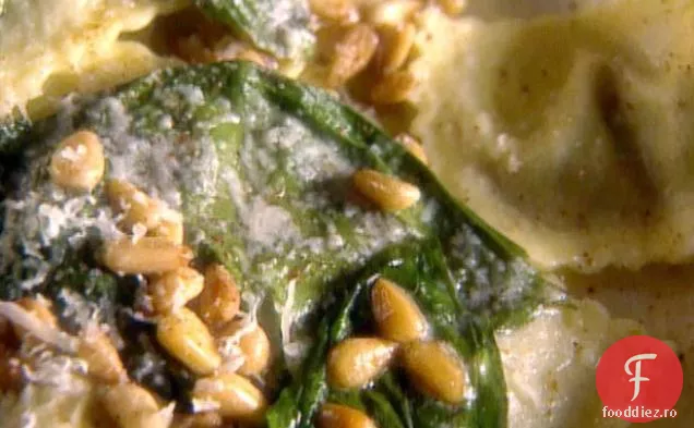 Ravioli de ciuperci sălbatice cu unt și sos de parmezan