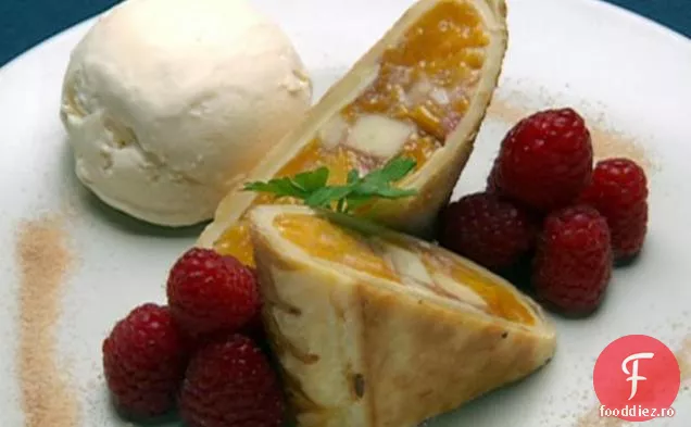 Produse De Patiserie În Stil Strudel De Mere-Piersici