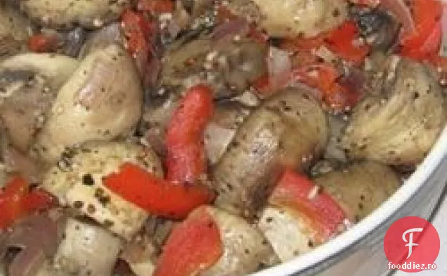 Ciuperci marinate cu ardei grași roșii