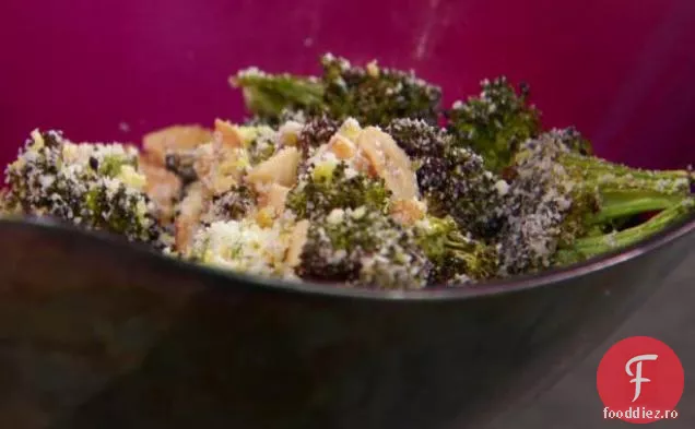 Broccoli și caju Crunch