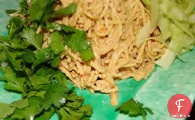 Salată De Tăiței Cu Arahide De Susan