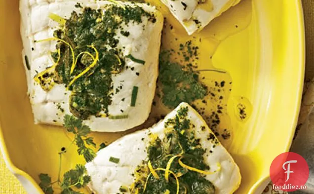 Halibut poșat cu sos de lămâie-ierburi