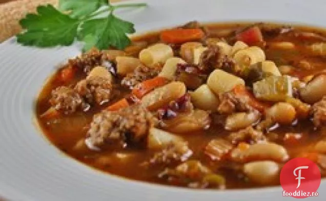 Cârnați italieni și supă de roșii