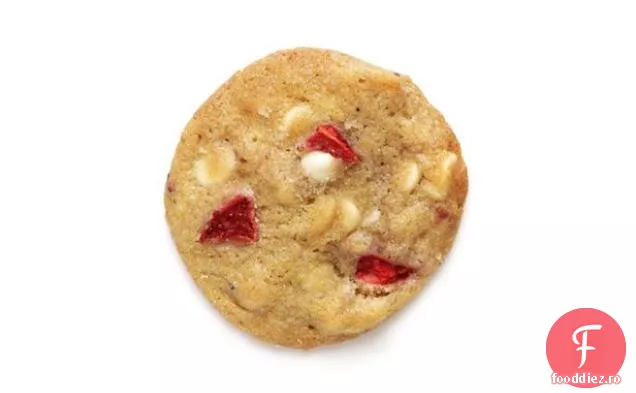 Biscuiți cu ciocolată cu chipsuri de iaurt și căpșuni