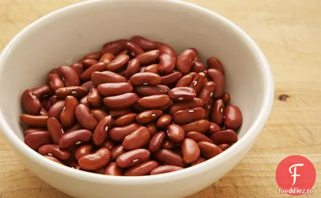 Linte neagră cremoasă gătită lent, cu condimente întregi