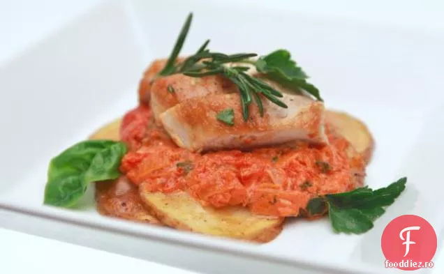 Napoleon de pui și cartofi cu sos picant de roșii Sambal