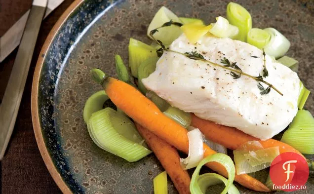 Halibut copt la caserolă cu praz și morcovi