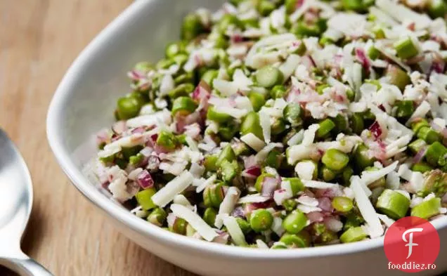 Salată de sparanghel, Pecorino și ceapă roșie