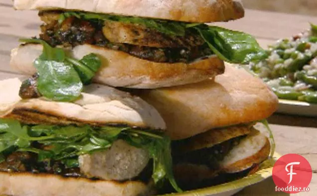 Sandwich de pui la gratar cu Vinaigrette de ciuperci la gratar