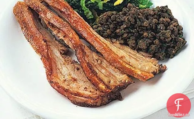 Burtă gătită lent de carne de porc albă mijlocie cu linte Puy