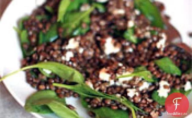 Cina în seara asta: salată de linte verde cu spanac și brânză de capră