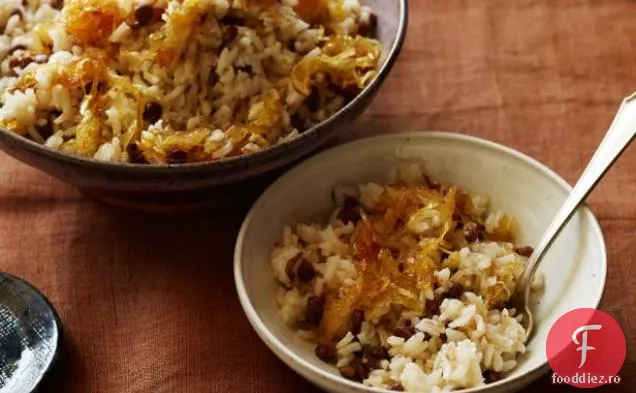 Ceapă caramelizată și orez cu linte