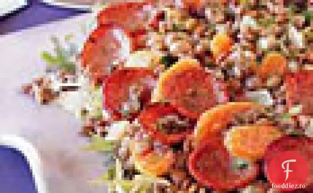 Salată de Kielbasa și linte cu pansament cald de muștar-fenicul