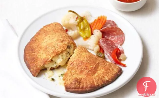 Calzone Cu Trei Brânzeturi