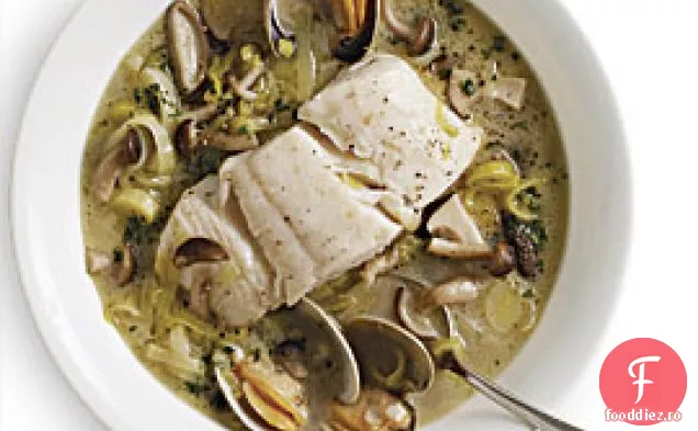 Halibut Pacific Fiert Cu Praz, Ciuperci Și Scoici
