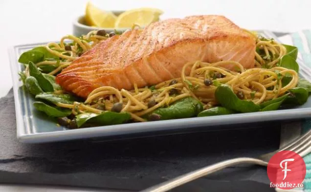 Spaghete de grâu integral cu lămâie, busuioc și somon
