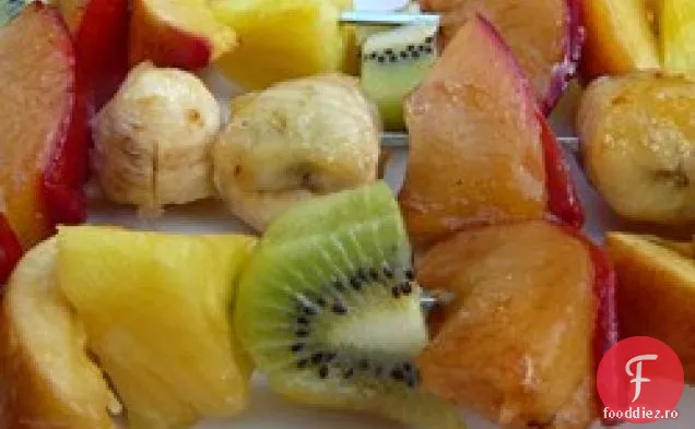 Kabobs De Fructe La Grătar