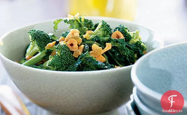 Salată de Broccoli cu sos de susan și caju
