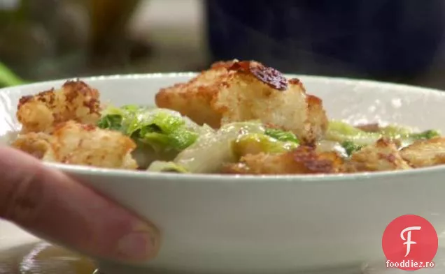 Supă de Escarole cu crutoane Caesar