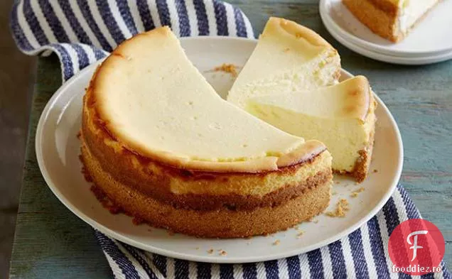 Cheesecake cu brânză de capră cu crustă de napolitane condimentată
