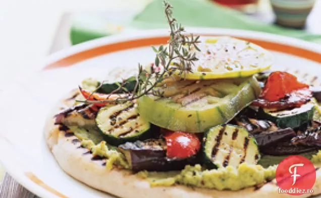 Pâine Plată De Legume La Grătar Umplute Cu Dovlecei, Vinete Și