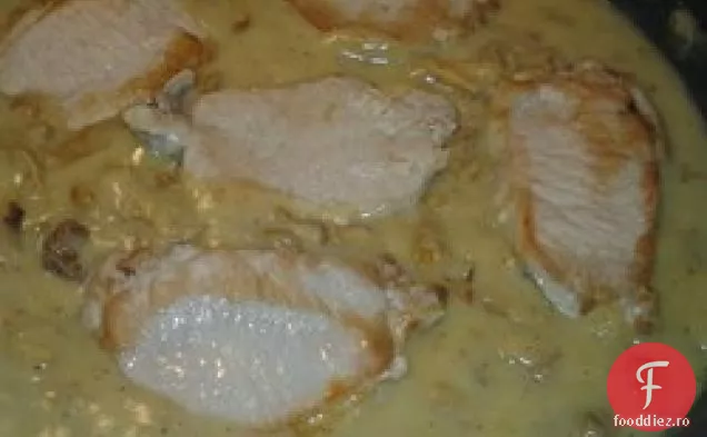 Coaste de porc în sos de ciuperci de Chanterelle