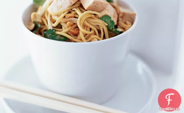 Fidea rece cu Tofu în sos de arahide