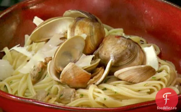 Linguine cu sos de scoici albe