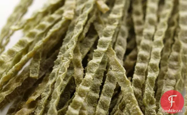 Fettucină De Fasole Mung Cu Sos De Unt Ars De Dovleac Și Salvie