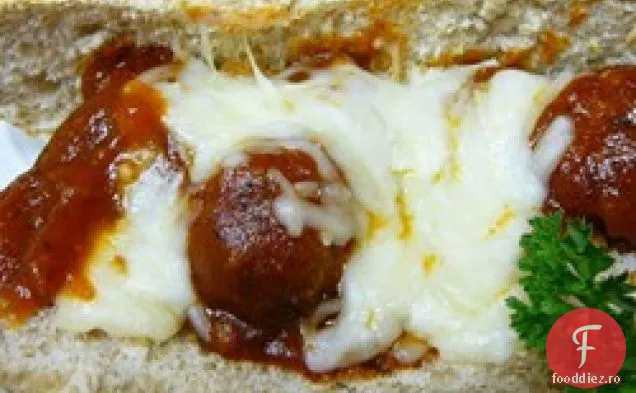 Masina de tocat carne cu un sos delicios