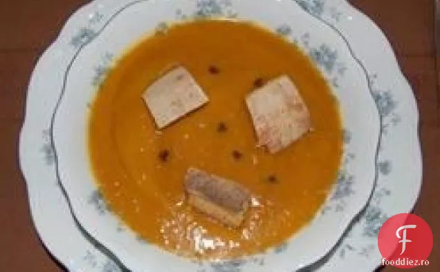 Supă De Dovlecei De Butternut Prăjită Infuzată Cu Ciocolată