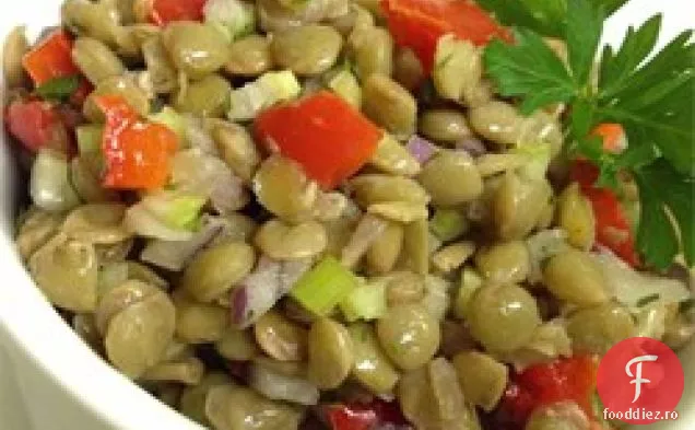 Salată de ardei roșu și linte prăjită în stil mediteranean