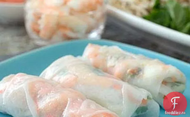 Împachetări cu salată de creveți și rulouri de primăvară