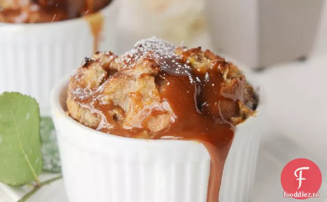 Budincă de pâine cu banane cu sos de Caramel