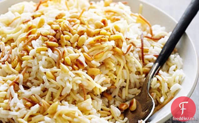 Pilaf armean cu nuci de pin