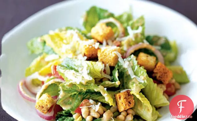 Salată cremoasă Caesar cu fasole albă