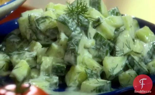 Salată de castraveți cu mărar