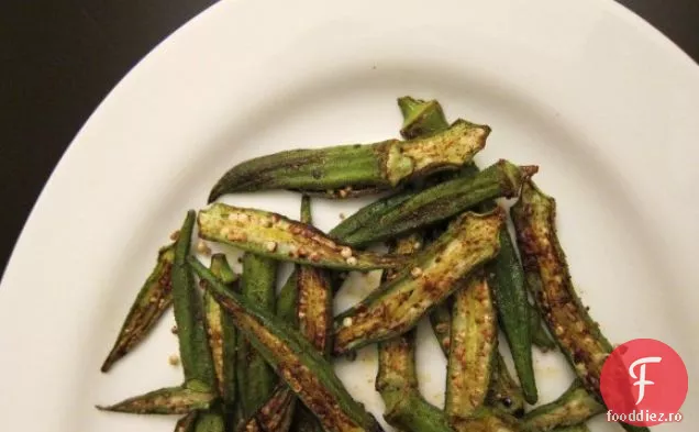 Okra condimentată prăjită în tigaie