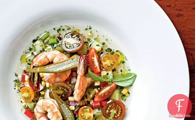 Gazpacho Lowcountry cu creveți condimentați și Okra murată rapidă