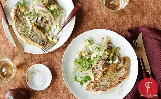 Piele crocantă biban de mare negru cu Avocado, Tomatillo și gust de fenicul