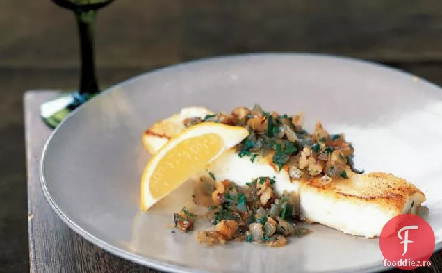 Halibut sotat cu topping de eșalotă de Pecan
