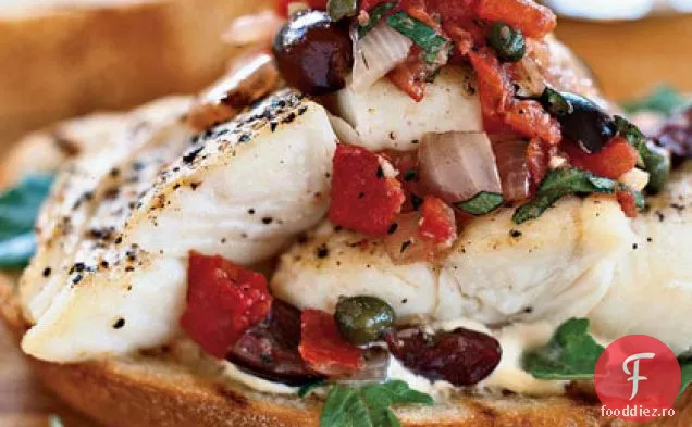 Sandvișuri cu halibut cu salsa Puttanesca la grătar