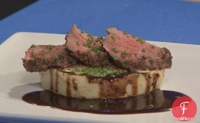 Filet de vânat cu sos de fructe de pădure și cartofi cremoși