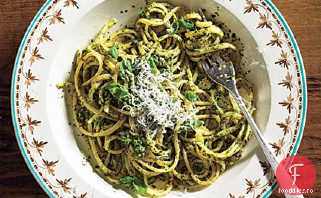 Linguine cu spanac-pesto de plante