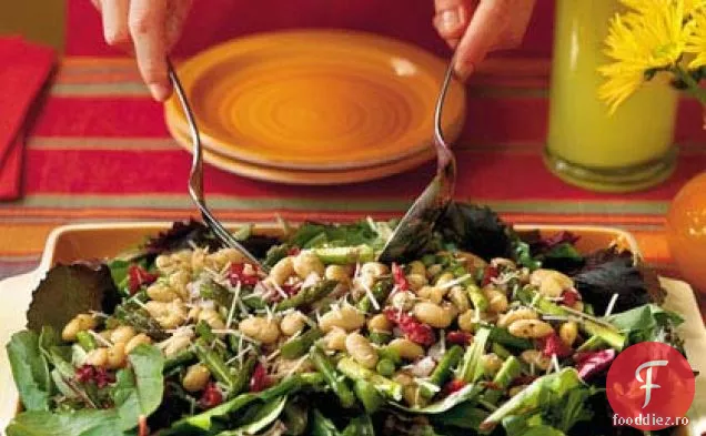 Salată de fasole albă și sparanghel