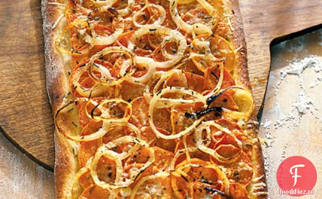 Pizza cu cartofi dulci cu ceapă și rozmarin