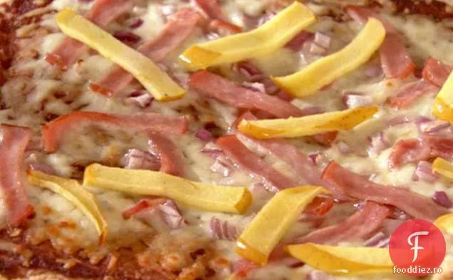 Șuncă canadiană, ceapă dulce și Pizza cu mere